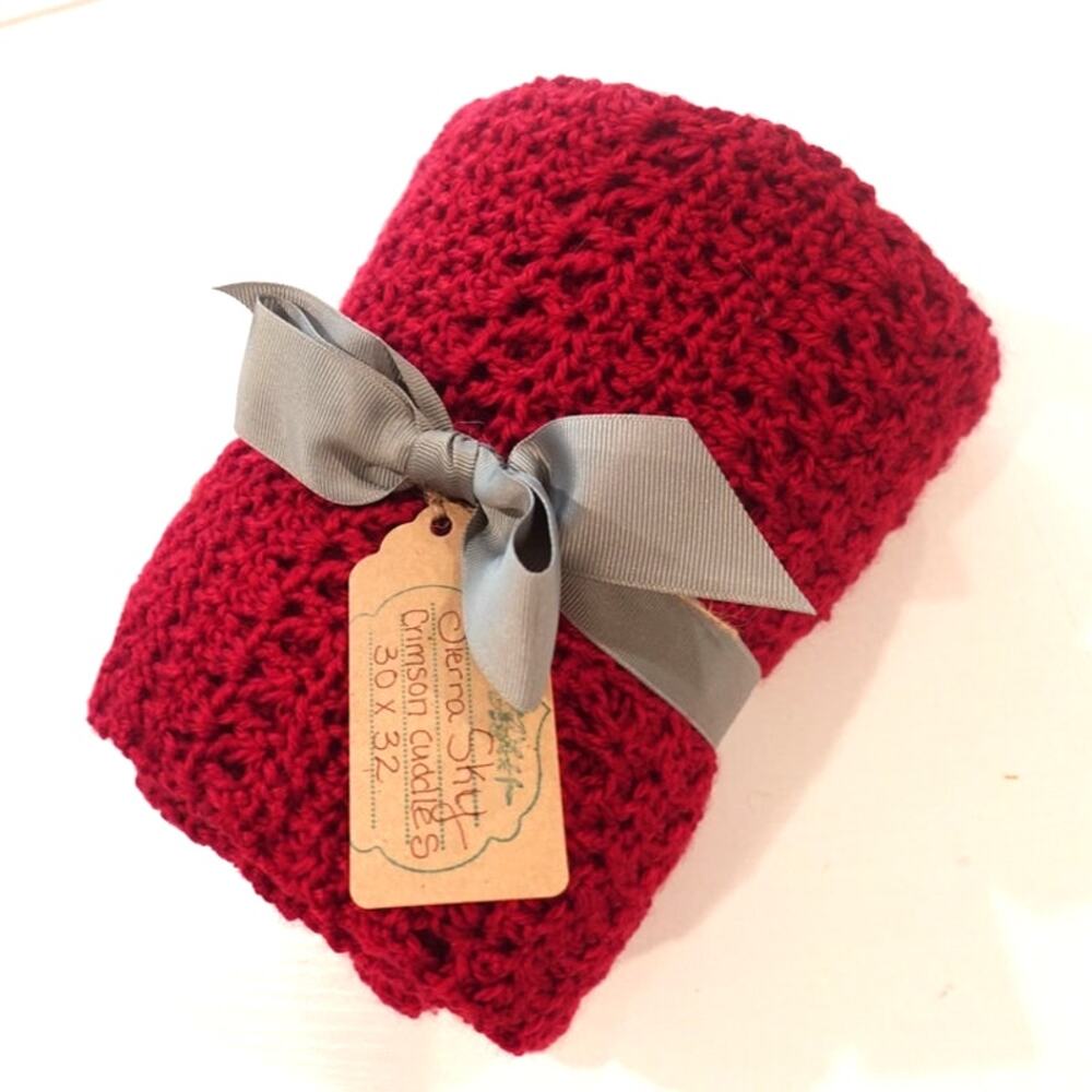 CRIMSON CUDDLES / Crochet Baby Afghan Blanket